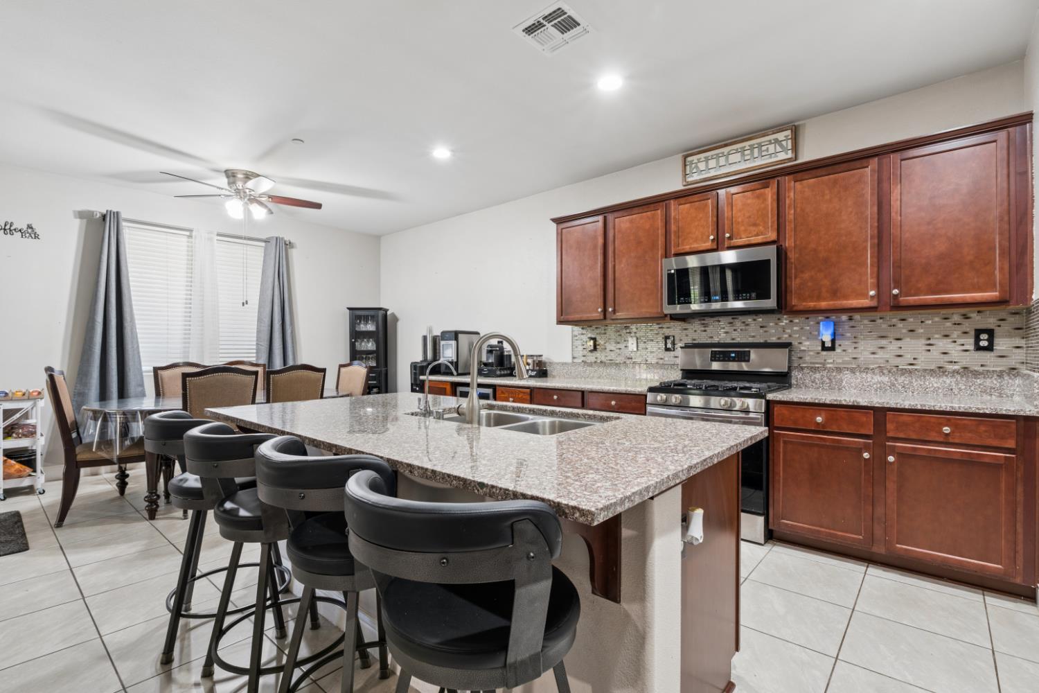 375 Saint Montelena Ct, Madera, CA 93637