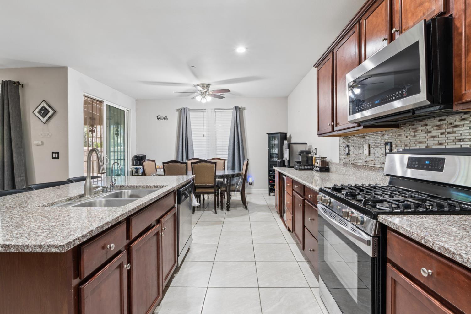 375 Saint Montelena Ct, Madera, CA 93637