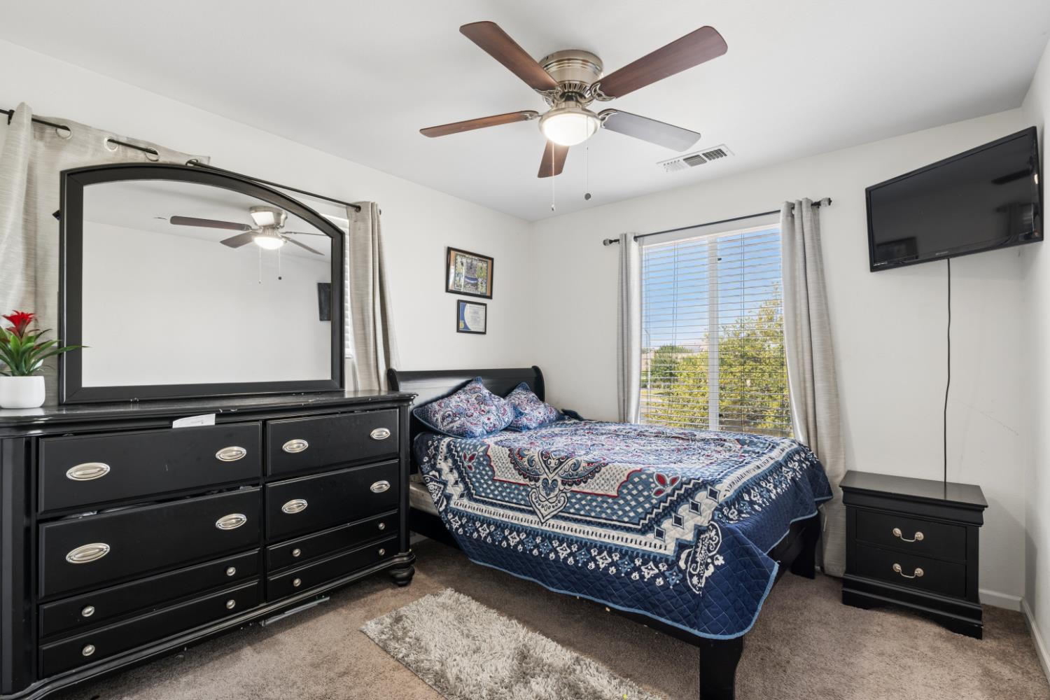 375 Saint Montelena Ct, Madera, CA 93637