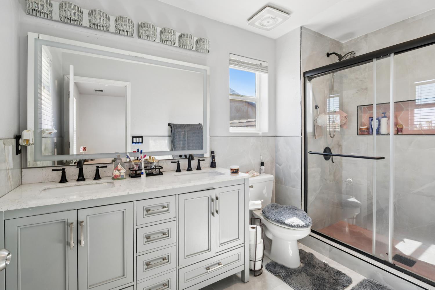 375 Saint Montelena Ct, Madera, CA 93637