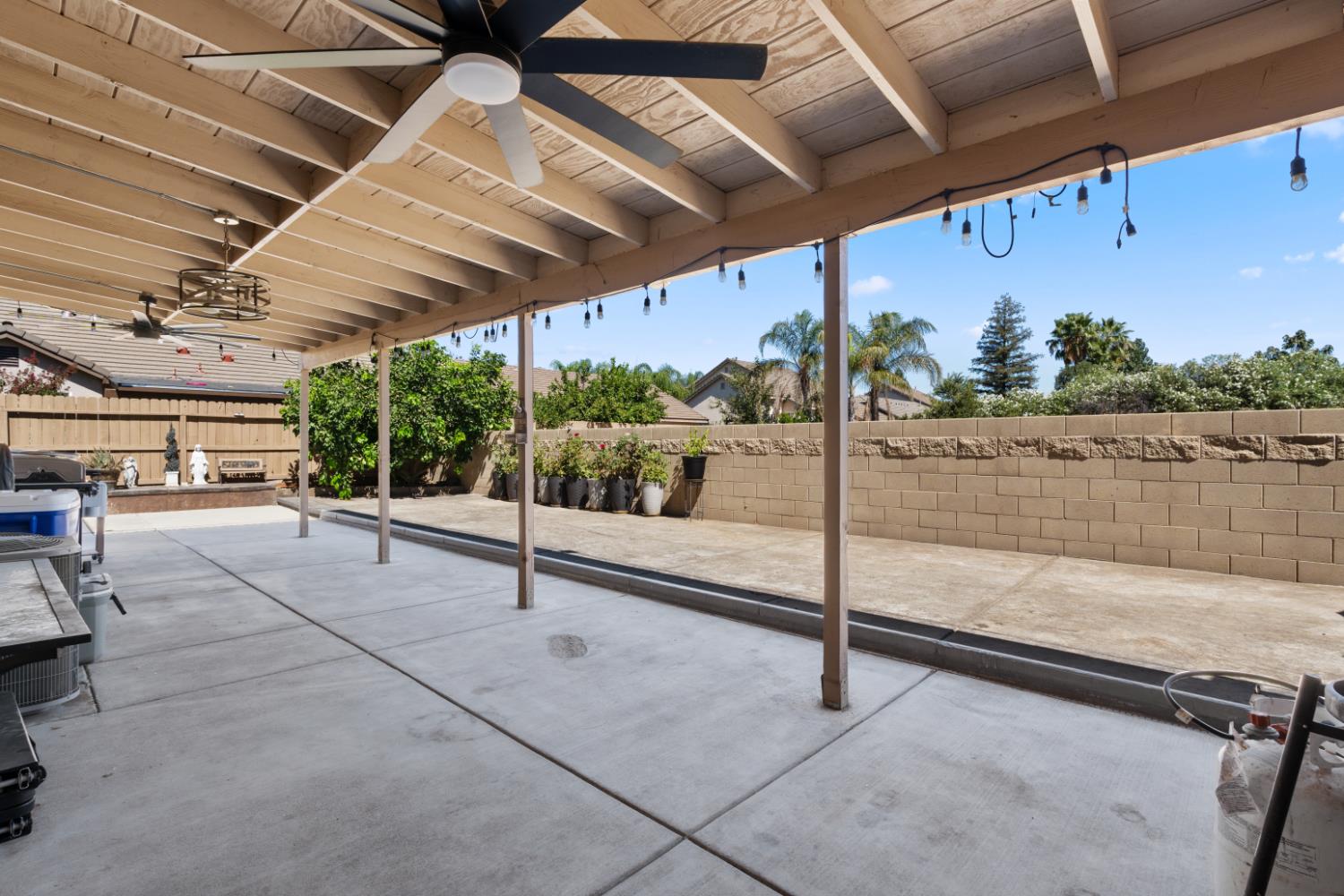375 Saint Montelena Ct, Madera, CA 93637