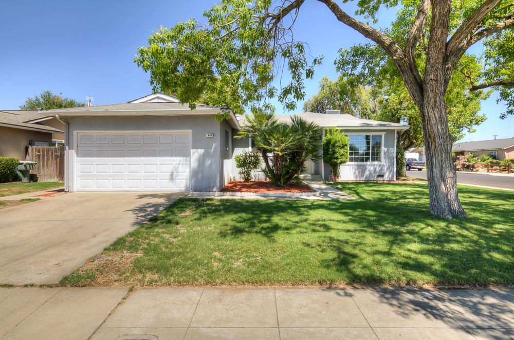 1645 Renn Ave, Clovis, CA 93611