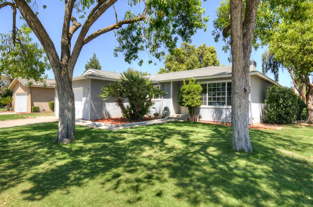 1645 Renn Ave, Clovis, CA 93611