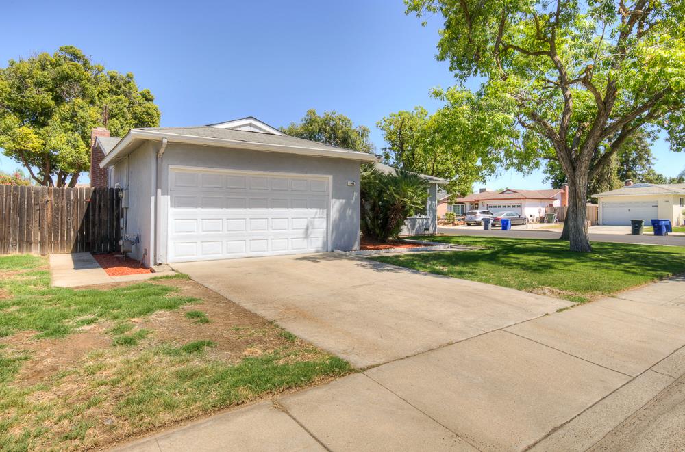 1645 Renn Ave, Clovis, CA 93611