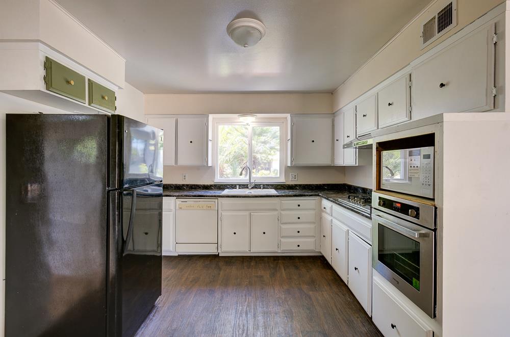 1645 Renn Ave, Clovis, CA 93611