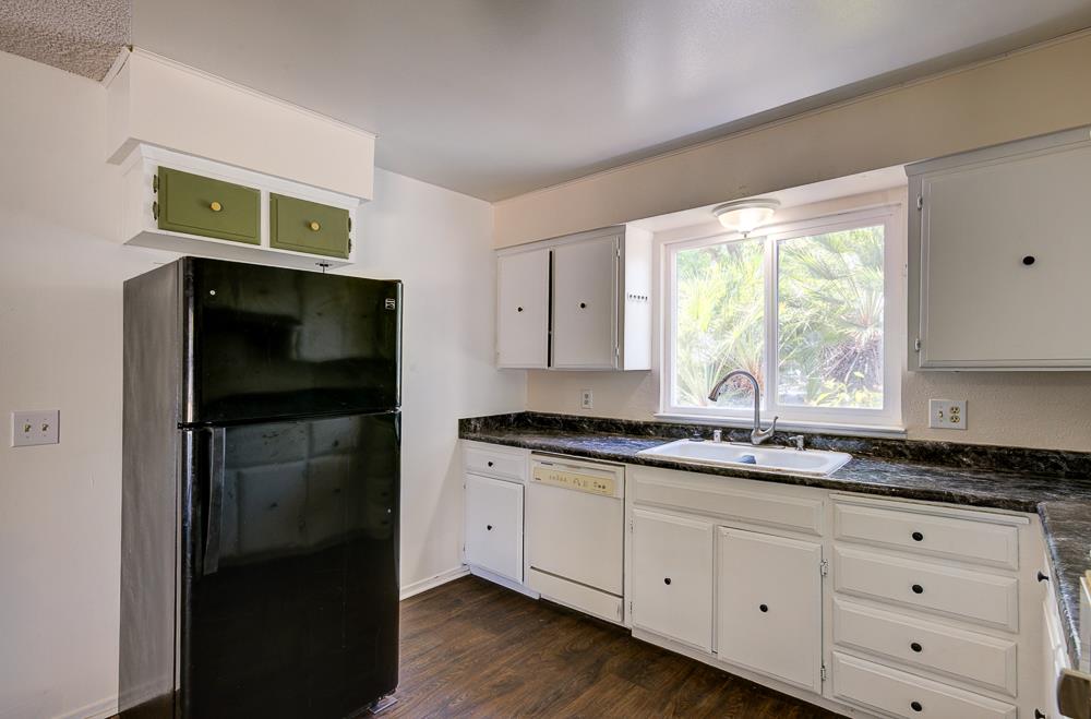 1645 Renn Ave, Clovis, CA 93611