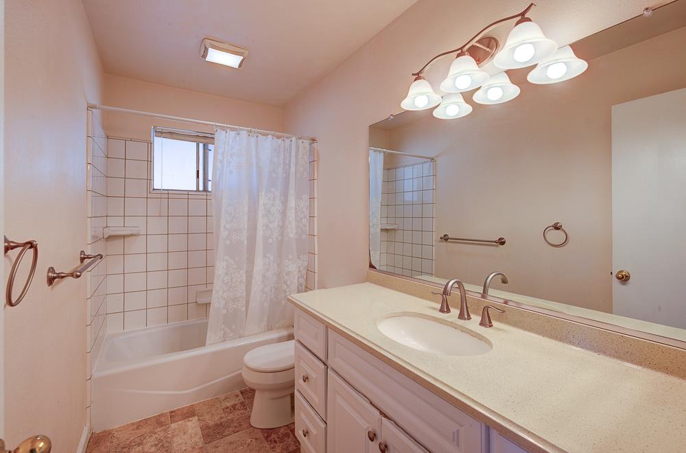 1645 Renn Ave, Clovis, CA 93611