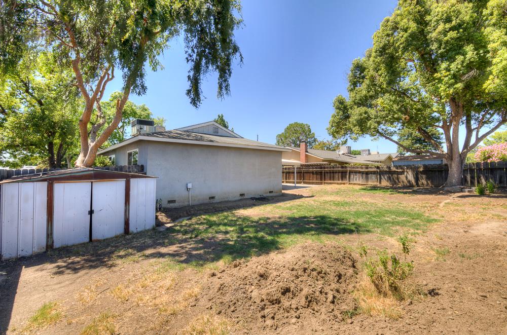 1645 Renn Ave, Clovis, CA 93611
