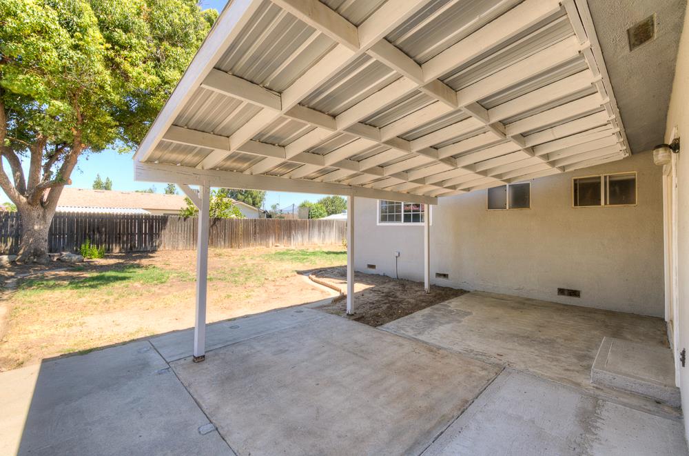 1645 Renn Ave, Clovis, CA 93611