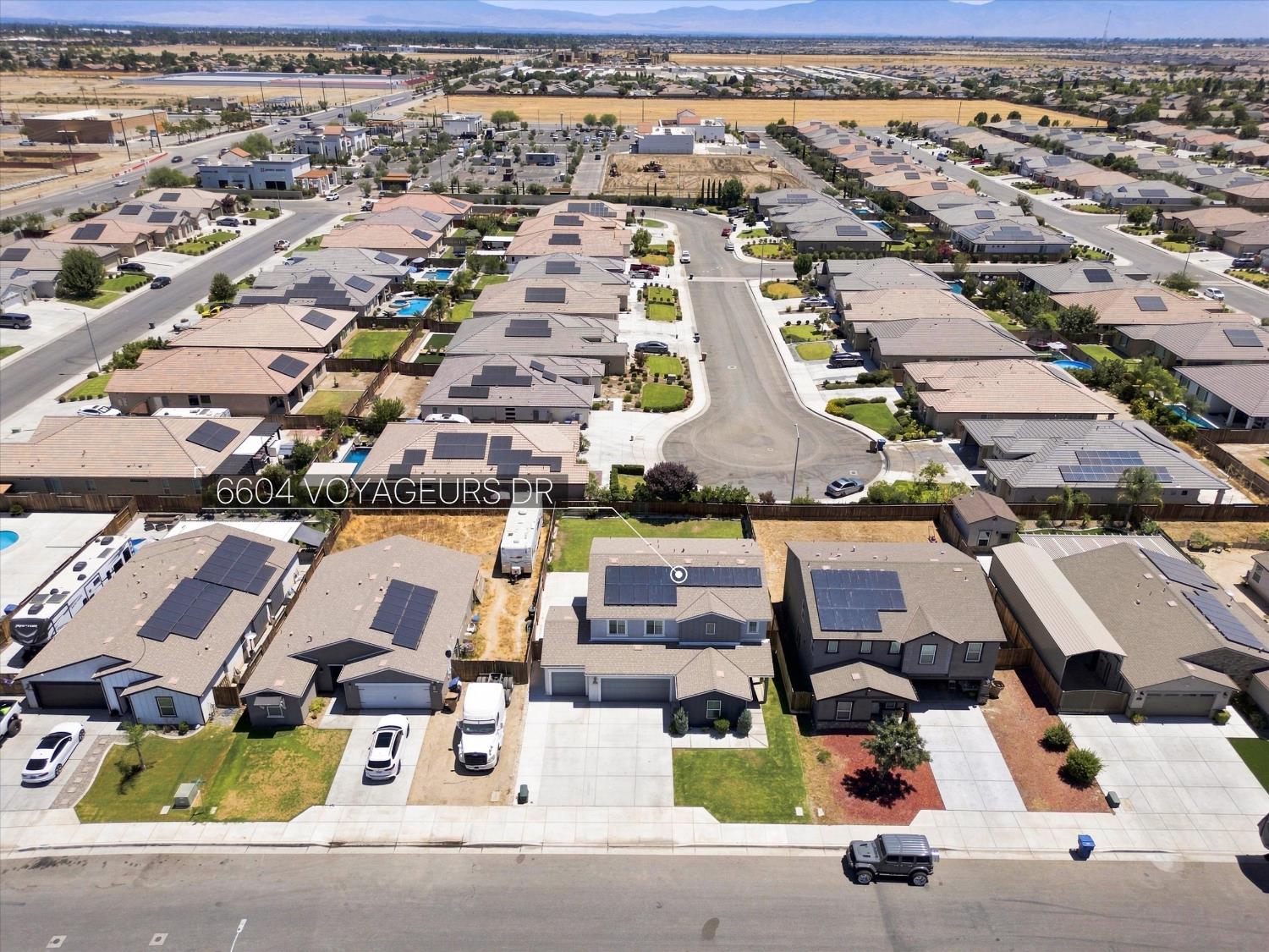 6604 Voyageurs Dr, Bakersfield, CA 93311