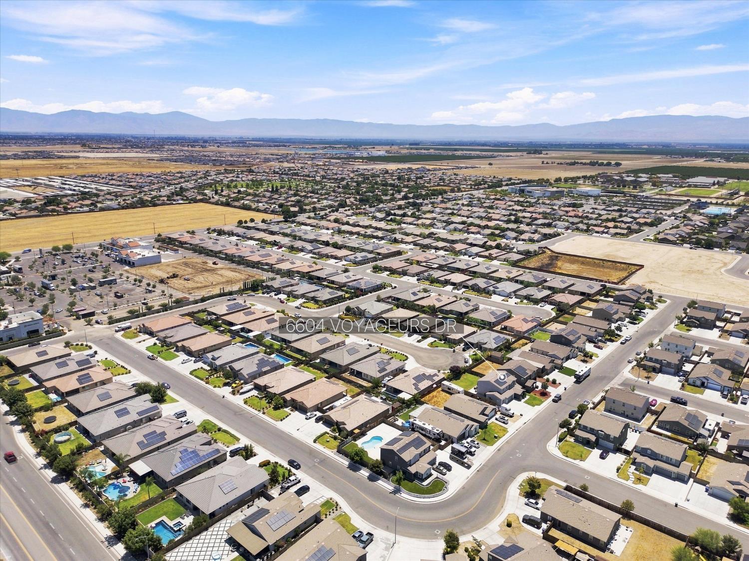 6604 Voyageurs Dr, Bakersfield, CA 93311