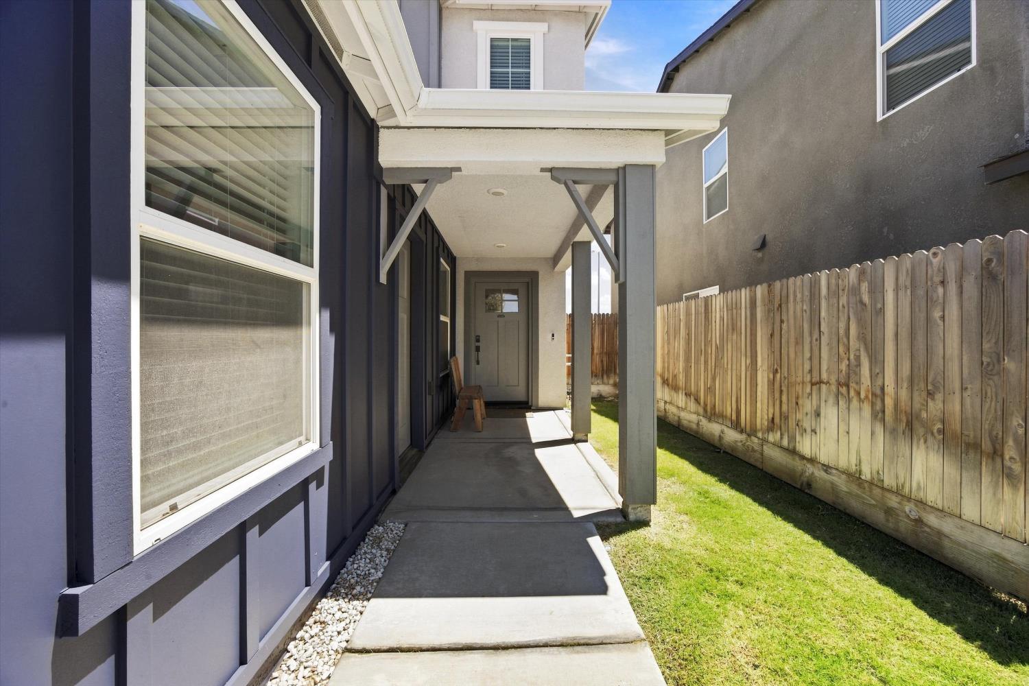 6604 Voyageurs Dr, Bakersfield, CA 93311
