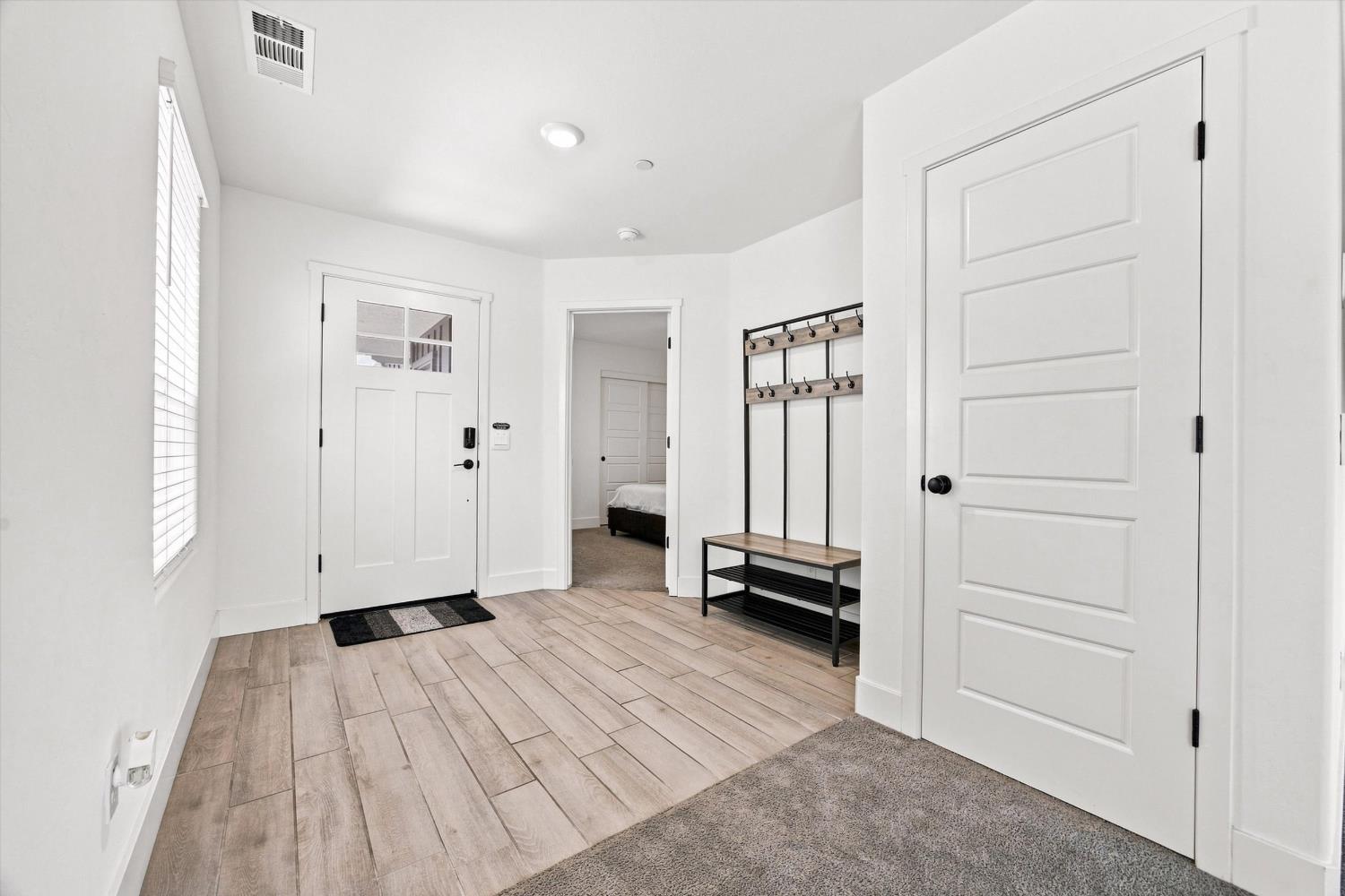 6604 Voyageurs Dr, Bakersfield, CA 93311