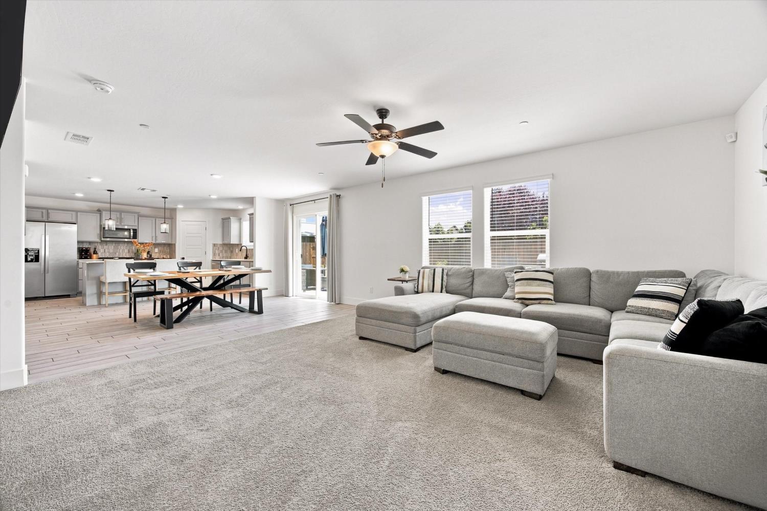 6604 Voyageurs Dr, Bakersfield, CA 93311