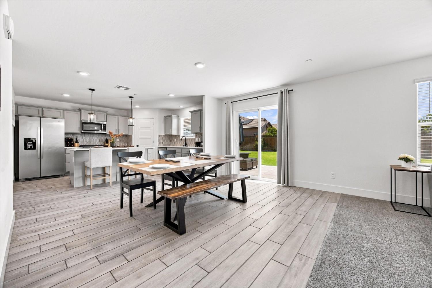6604 Voyageurs Dr, Bakersfield, CA 93311