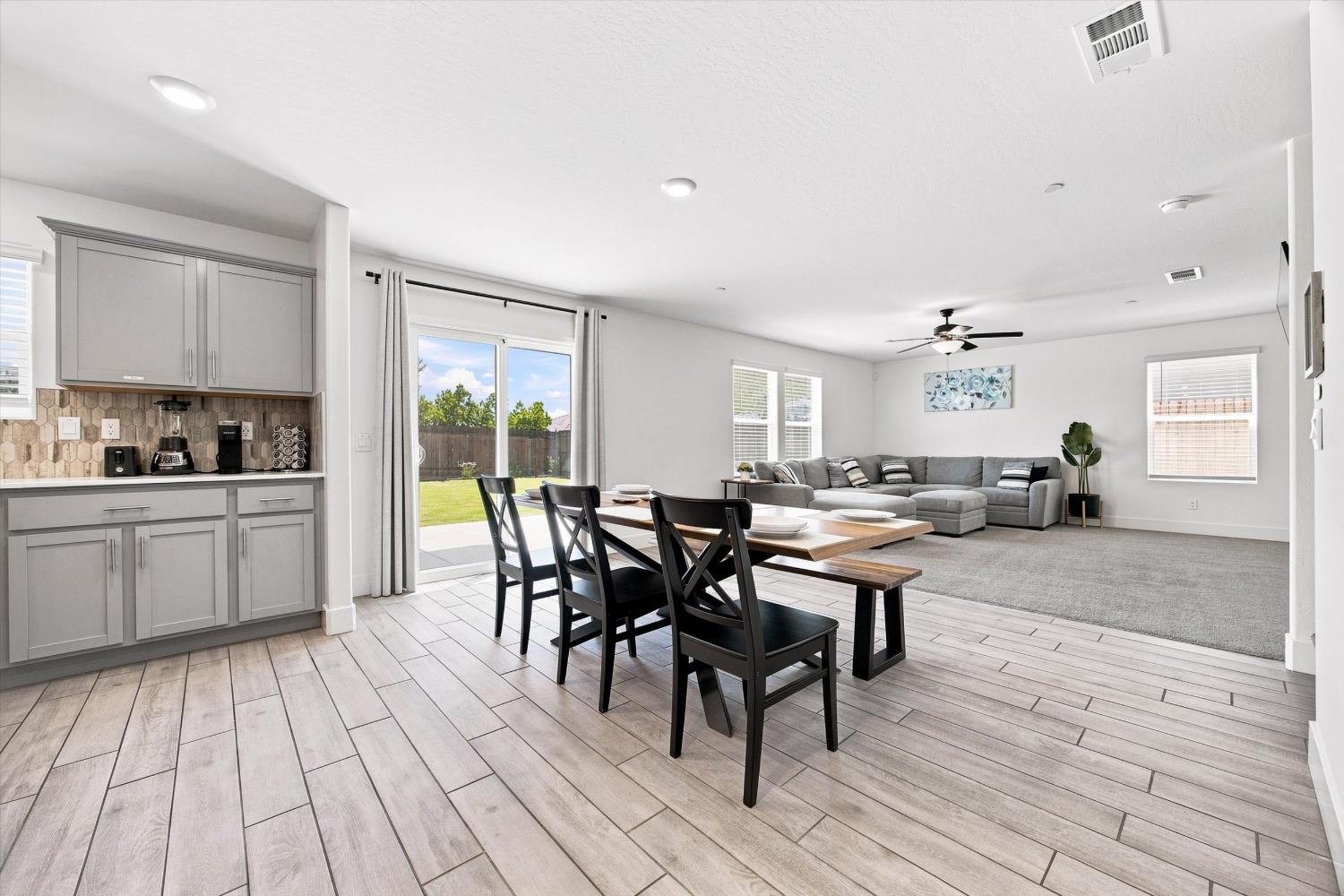 6604 Voyageurs Dr, Bakersfield, CA 93311