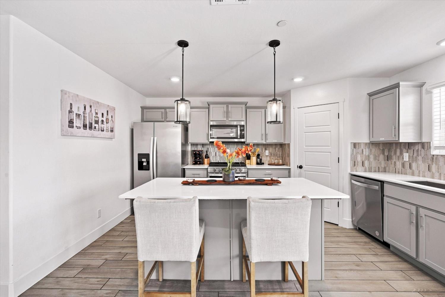 6604 Voyageurs Dr, Bakersfield, CA 93311
