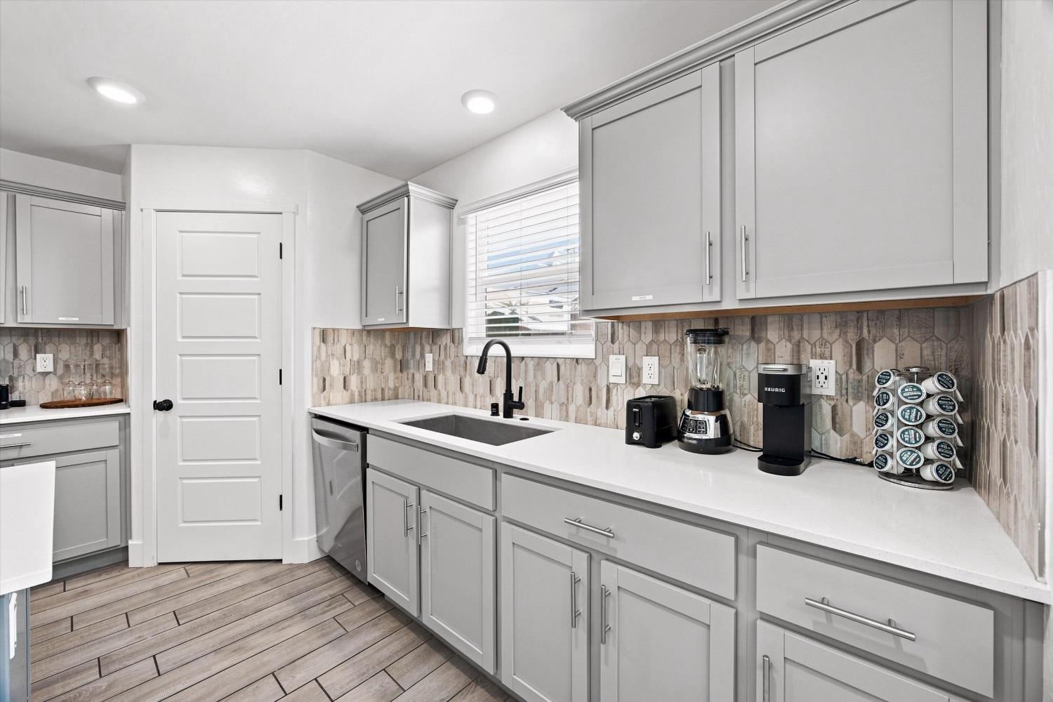 6604 Voyageurs Dr, Bakersfield, CA 93311