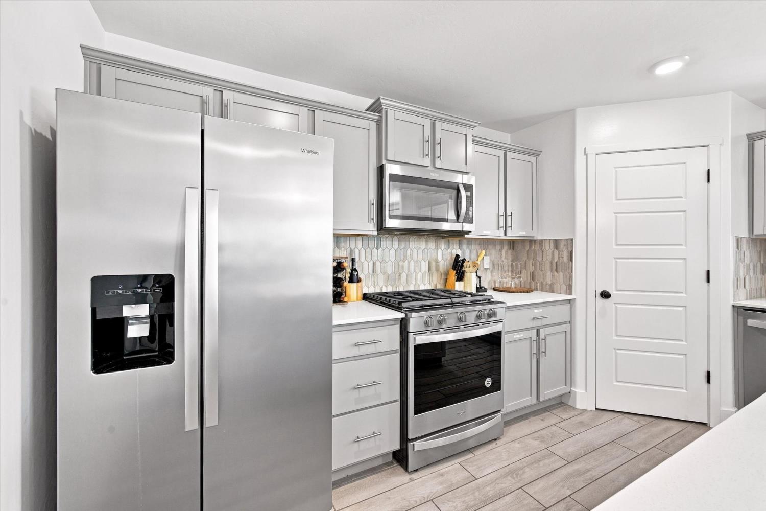 6604 Voyageurs Dr, Bakersfield, CA 93311