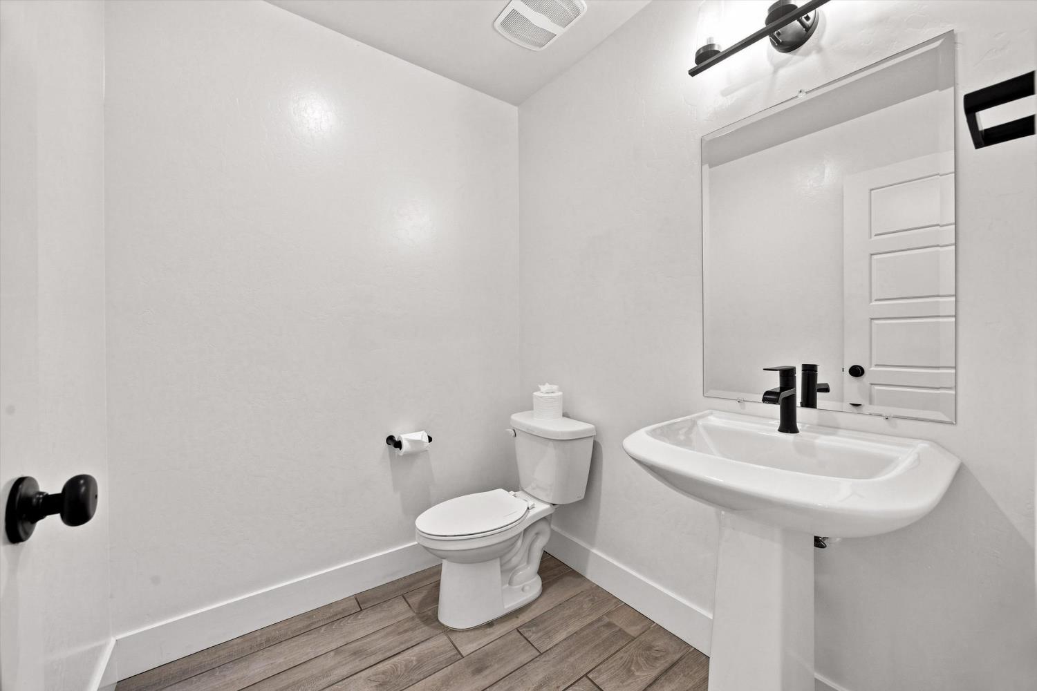 6604 Voyageurs Dr, Bakersfield, CA 93311