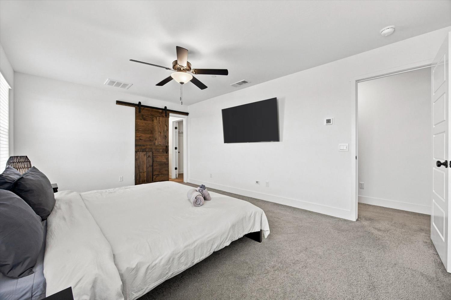 6604 Voyageurs Dr, Bakersfield, CA 93311