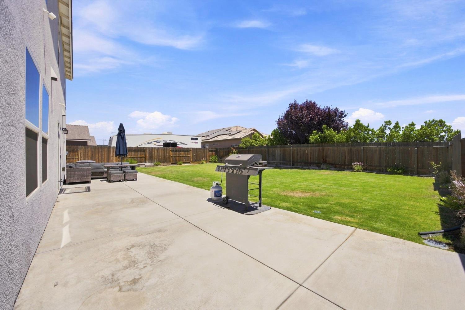 6604 Voyageurs Dr, Bakersfield, CA 93311