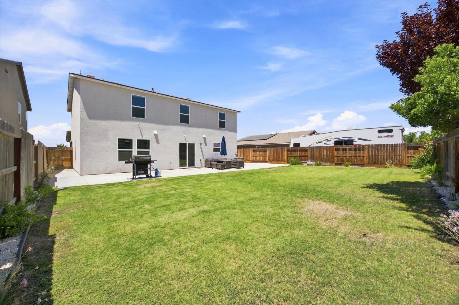 6604 Voyageurs Dr, Bakersfield, CA 93311