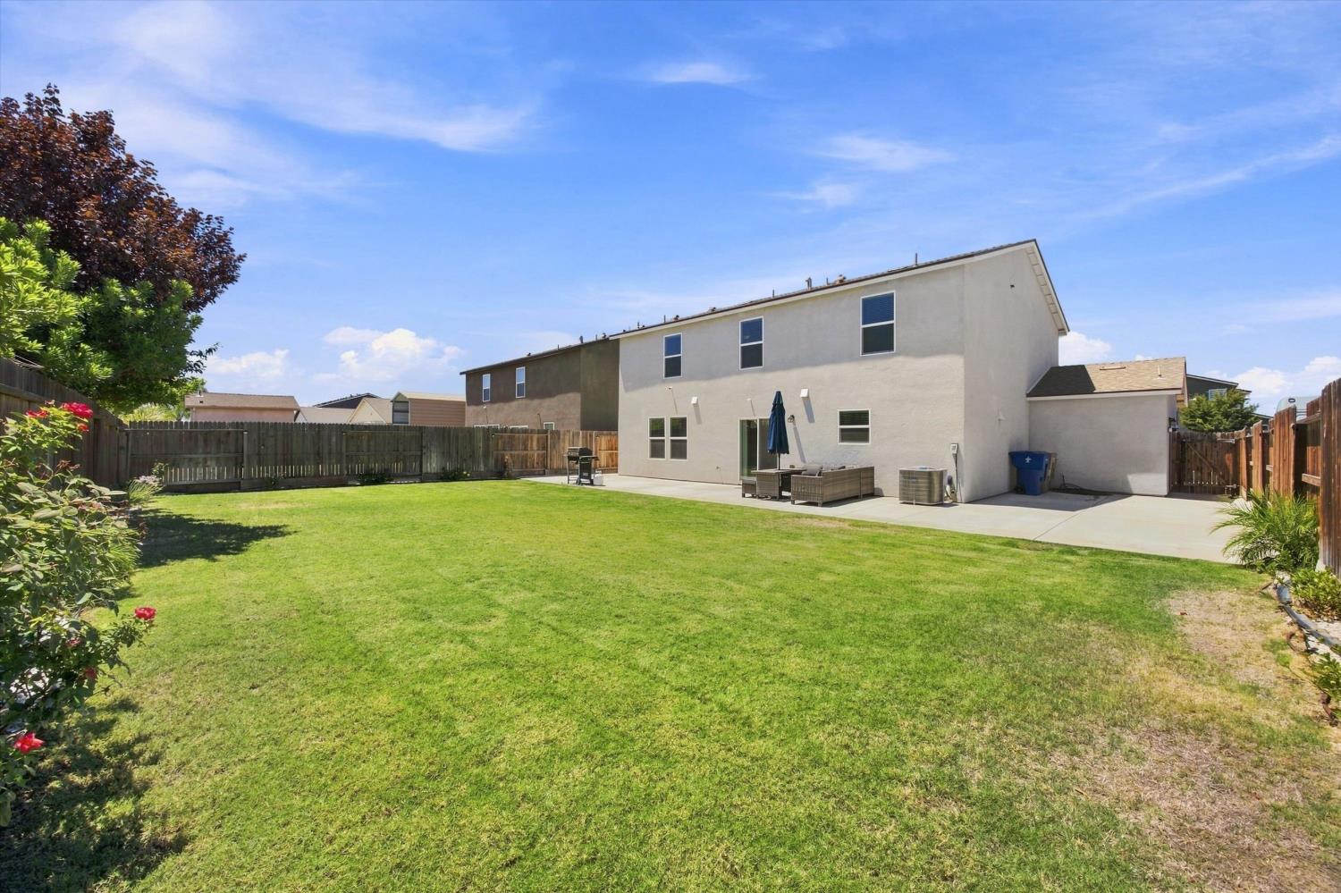 6604 Voyageurs Dr, Bakersfield, CA 93311