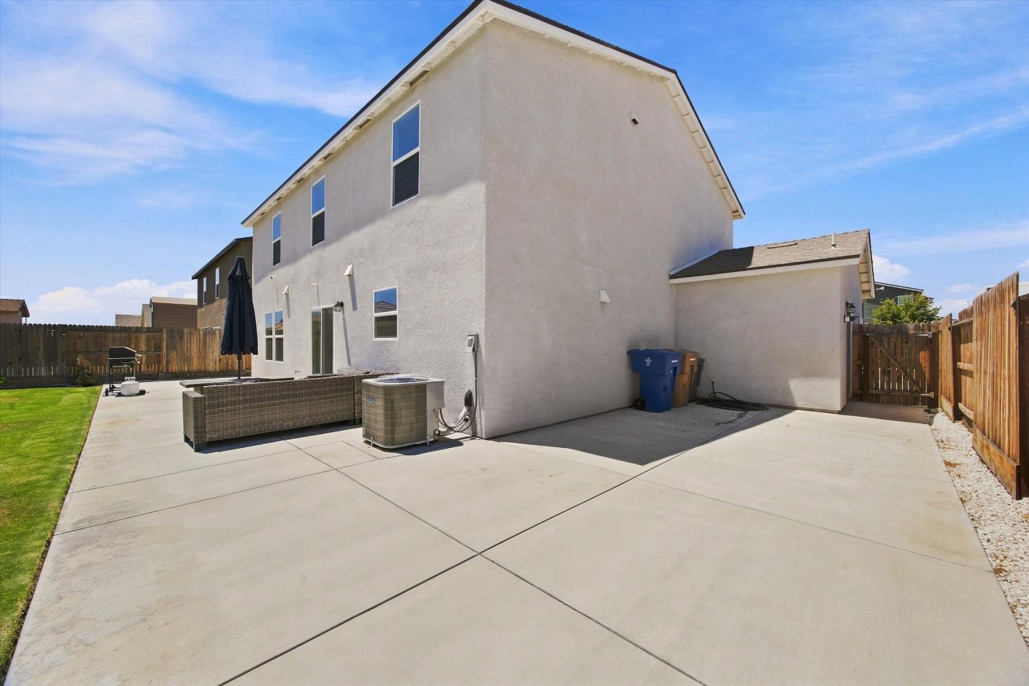 6604 Voyageurs Dr, Bakersfield, CA 93311