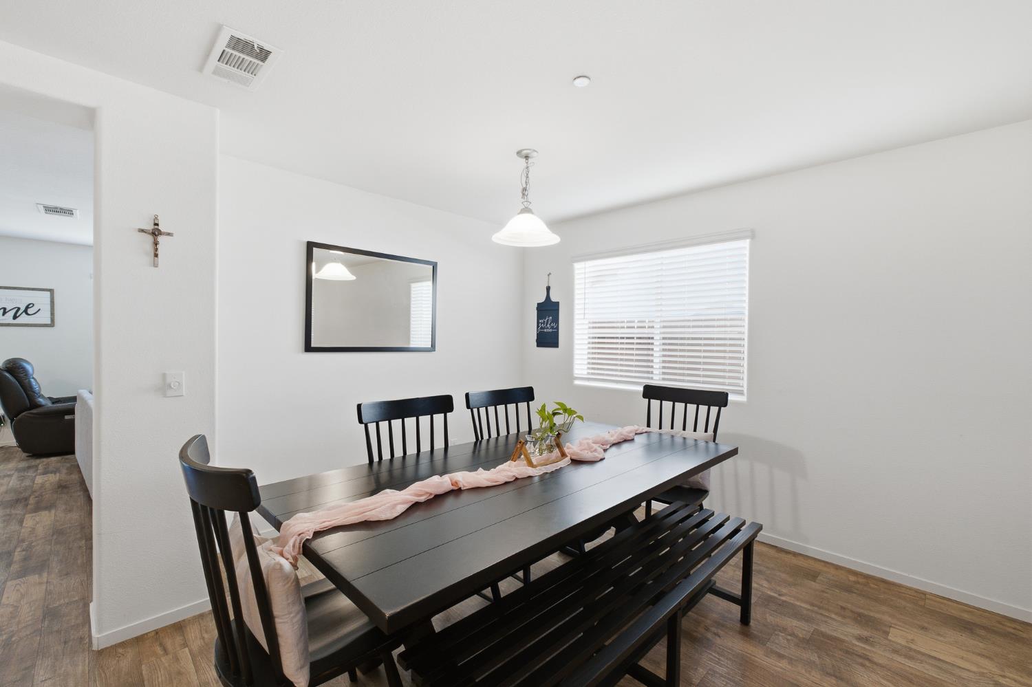 617 Sarah Ln, Dinuba, CA 93618