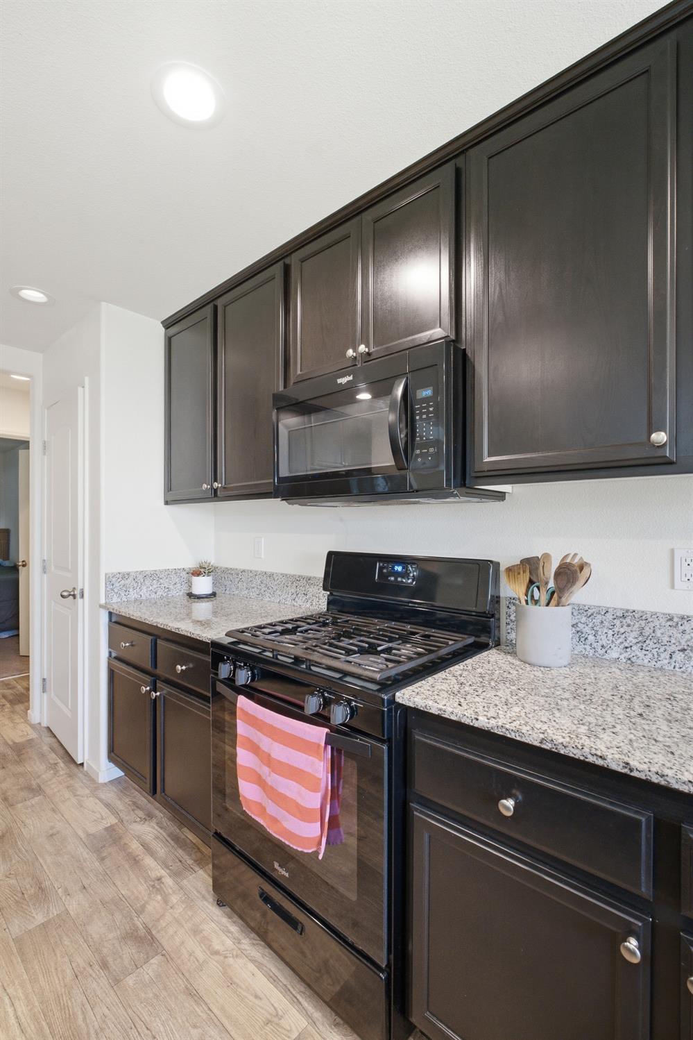 617 Sarah Ln, Dinuba, CA 93618