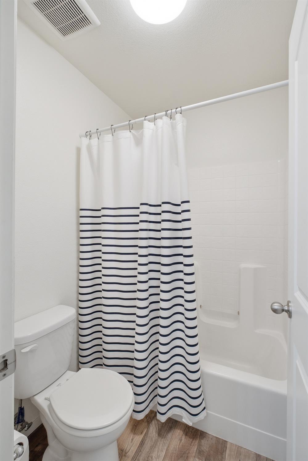 617 Sarah Ln, Dinuba, CA 93618