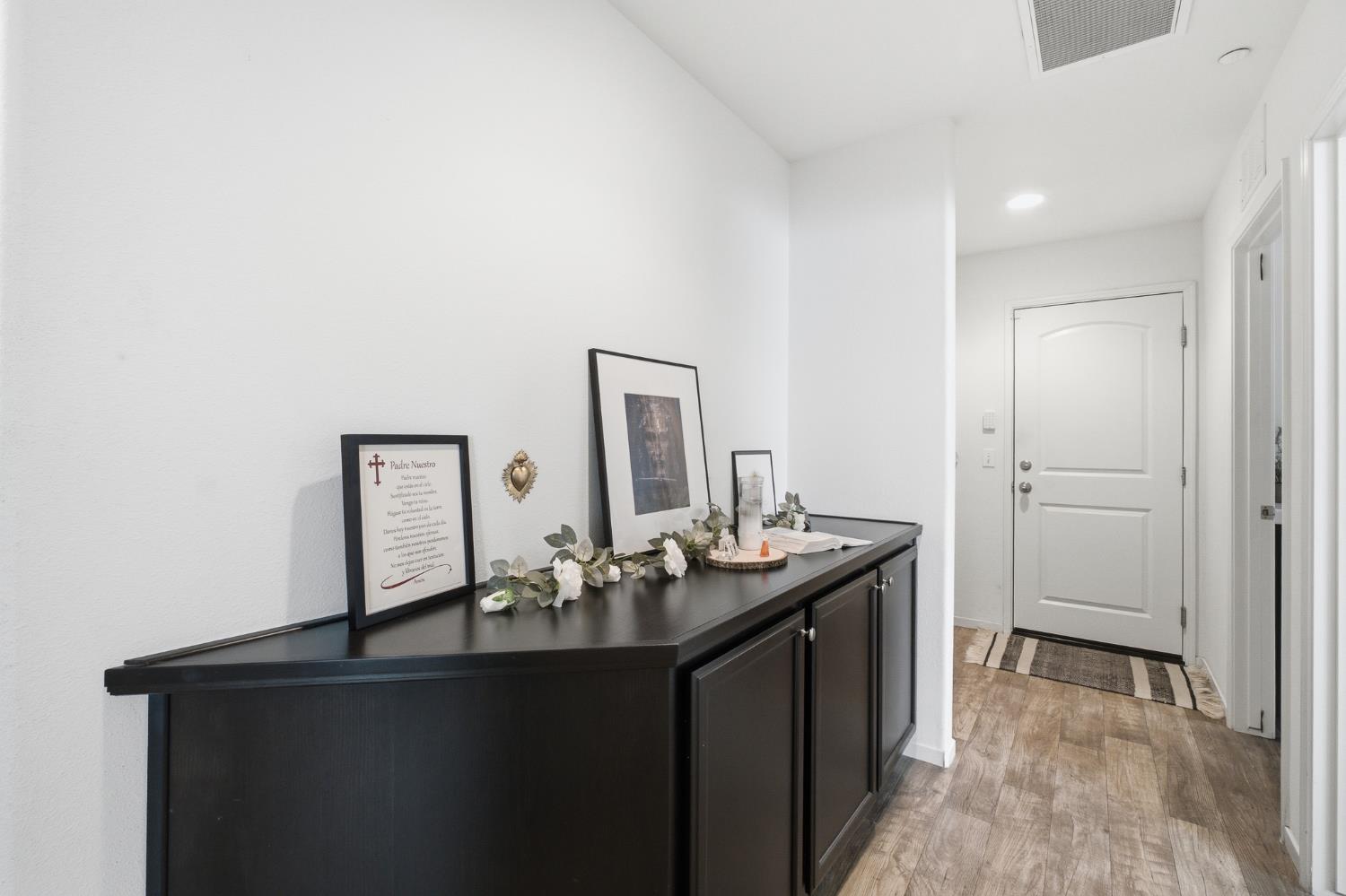 617 Sarah Ln, Dinuba, CA 93618