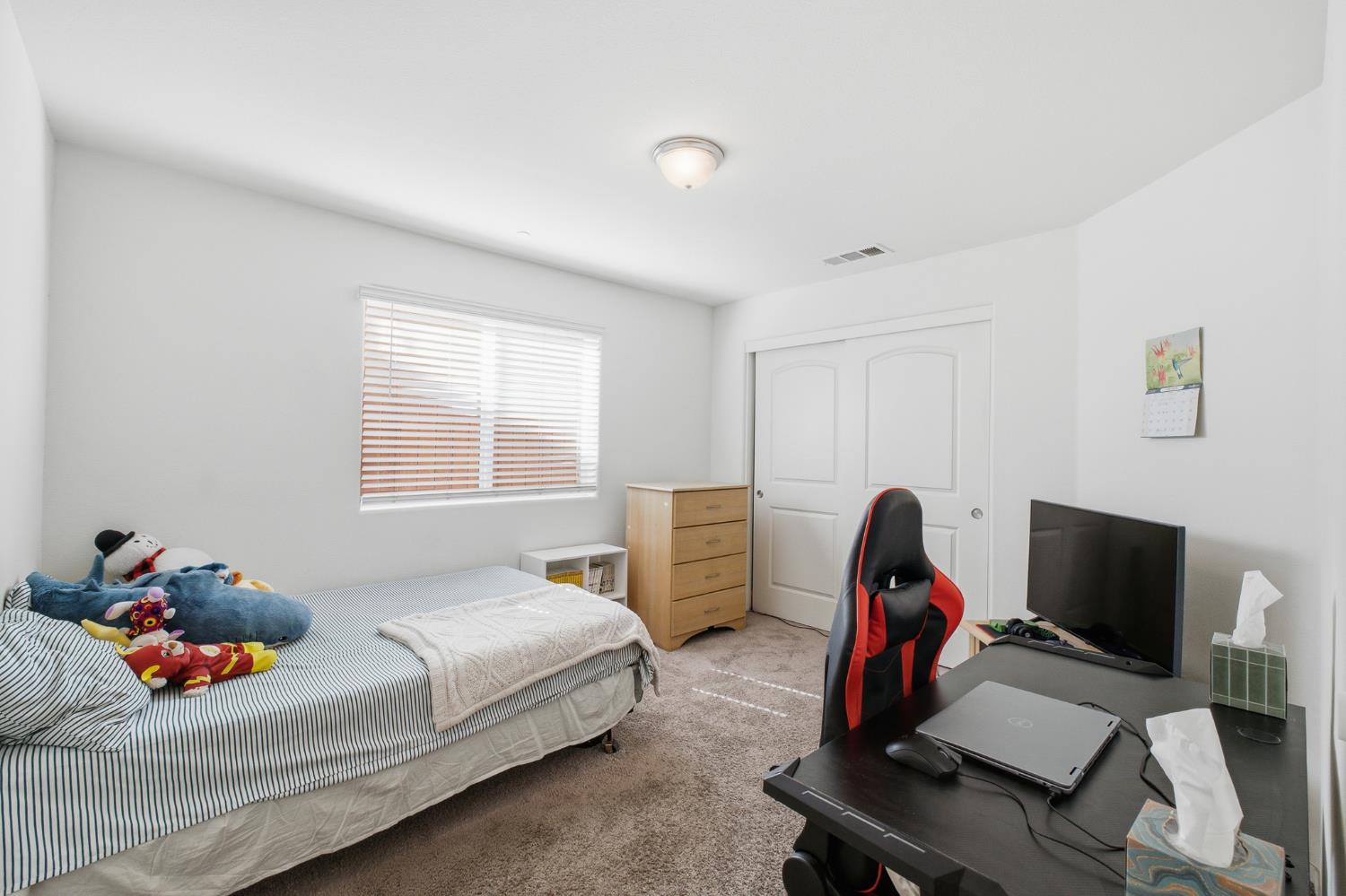 617 Sarah Ln, Dinuba, CA 93618