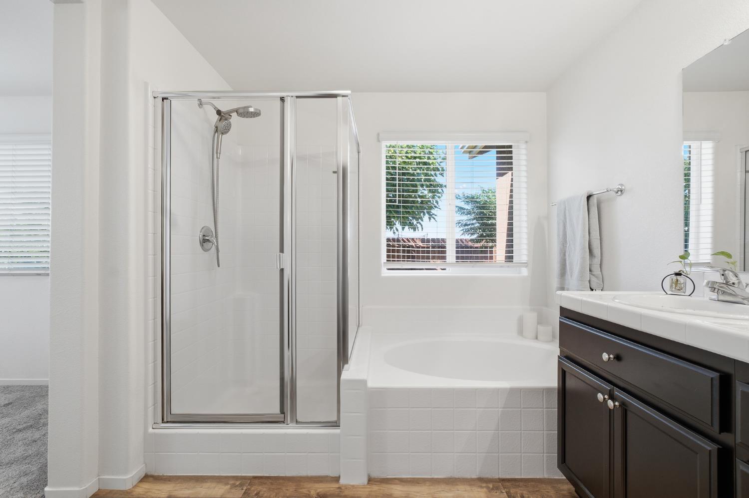 617 Sarah Ln, Dinuba, CA 93618