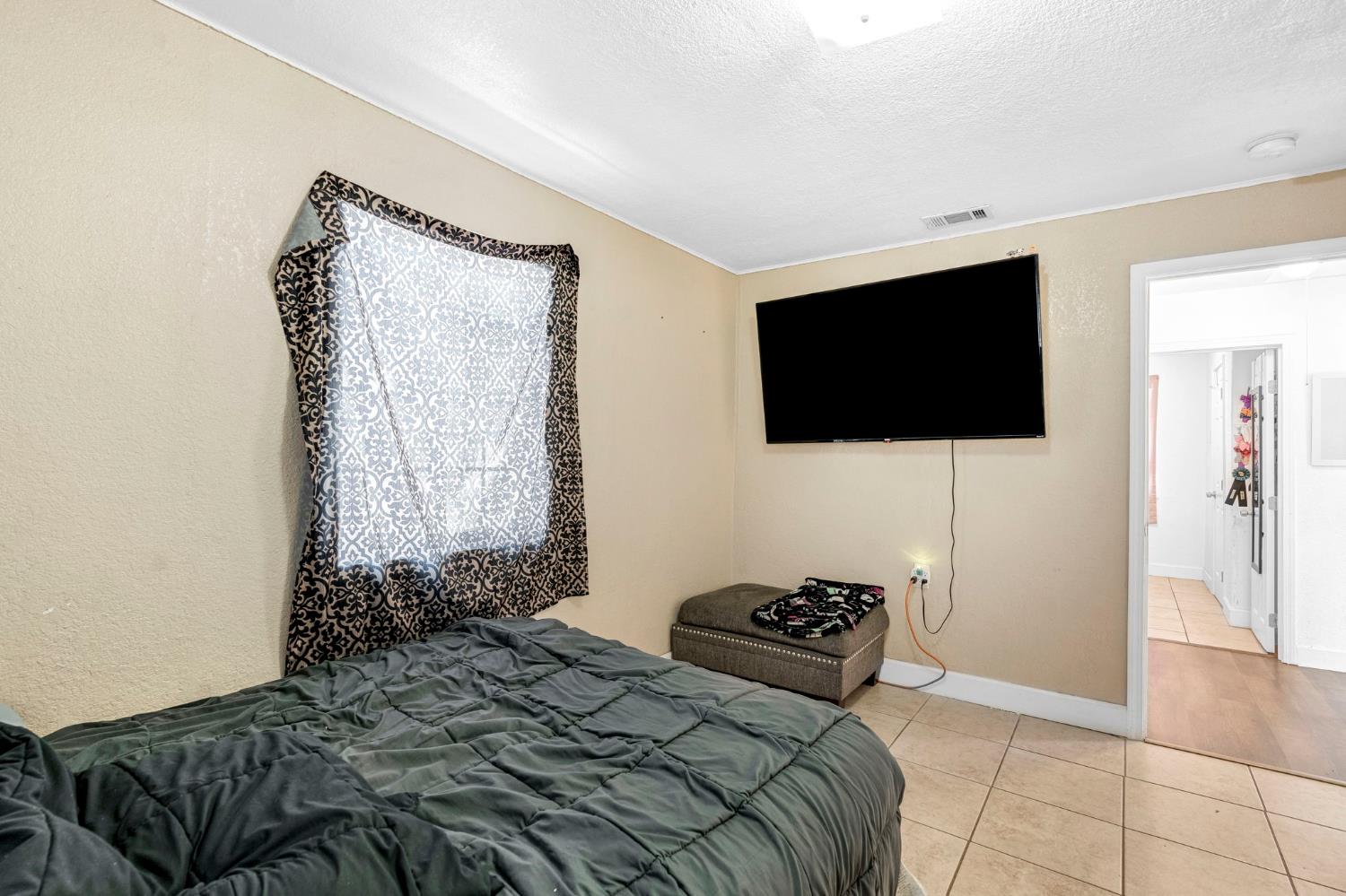 913 Garfield Ave, Madera, CA 93638