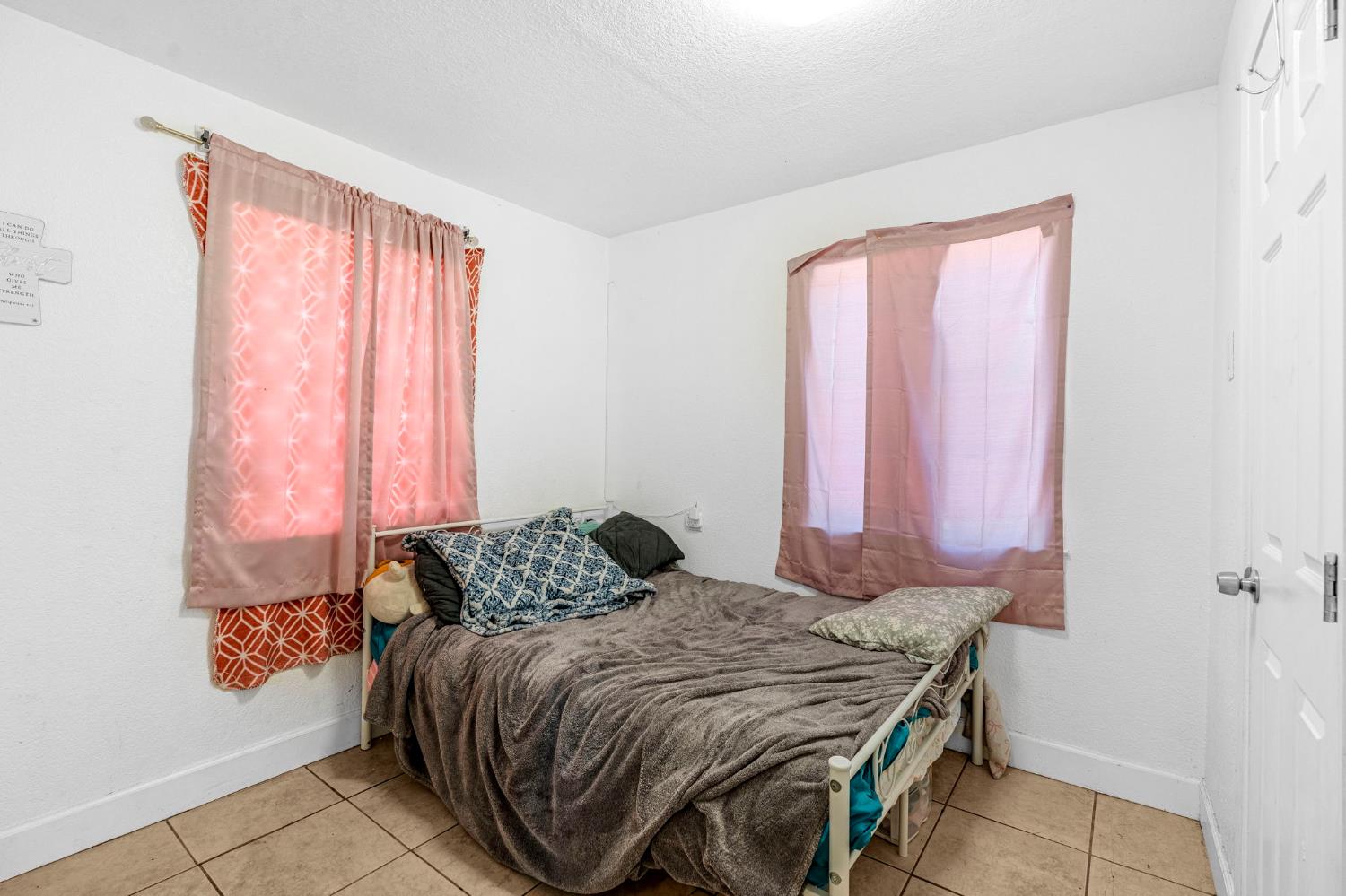 913 Garfield Ave, Madera, CA 93638