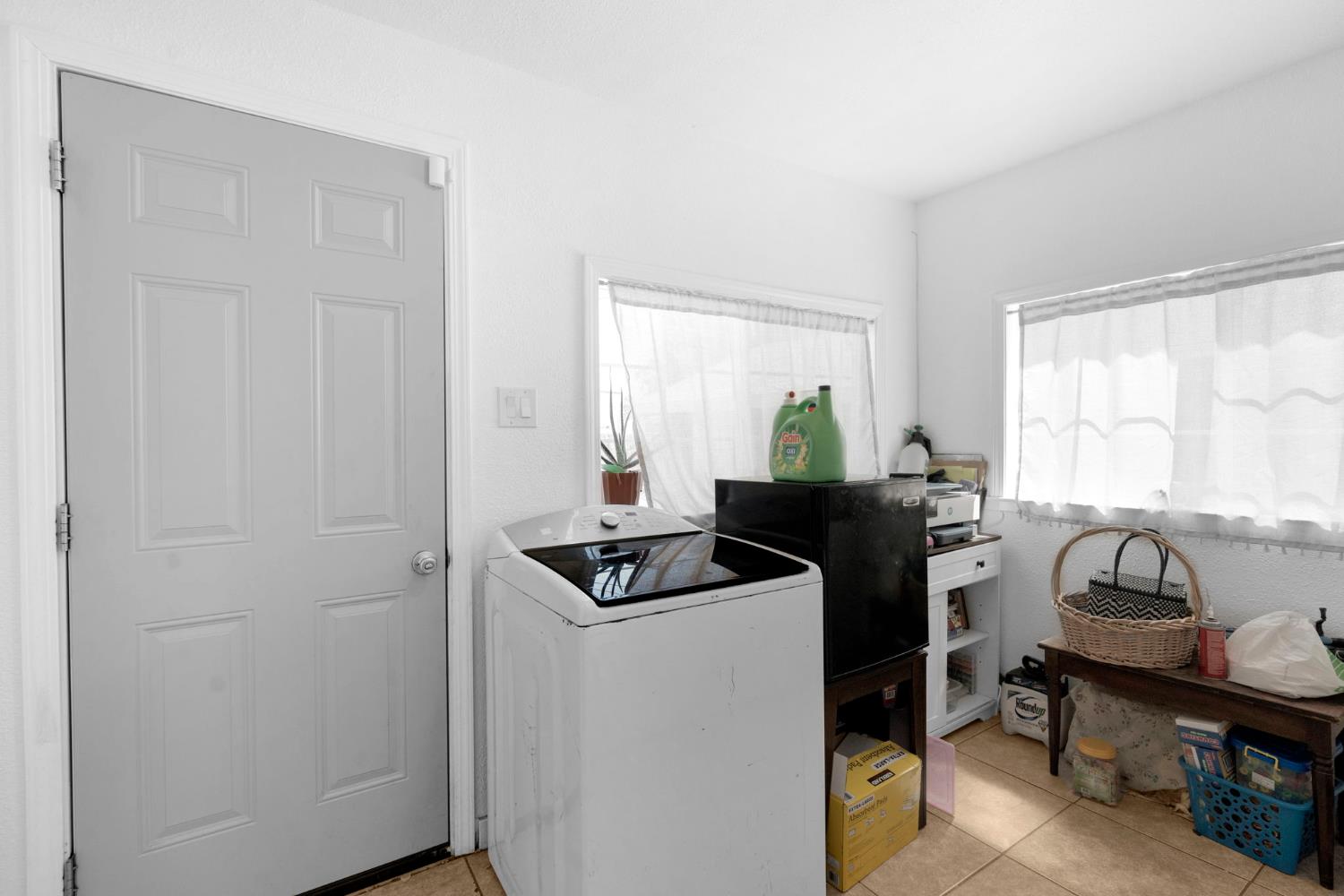 913 Garfield Ave, Madera, CA 93638