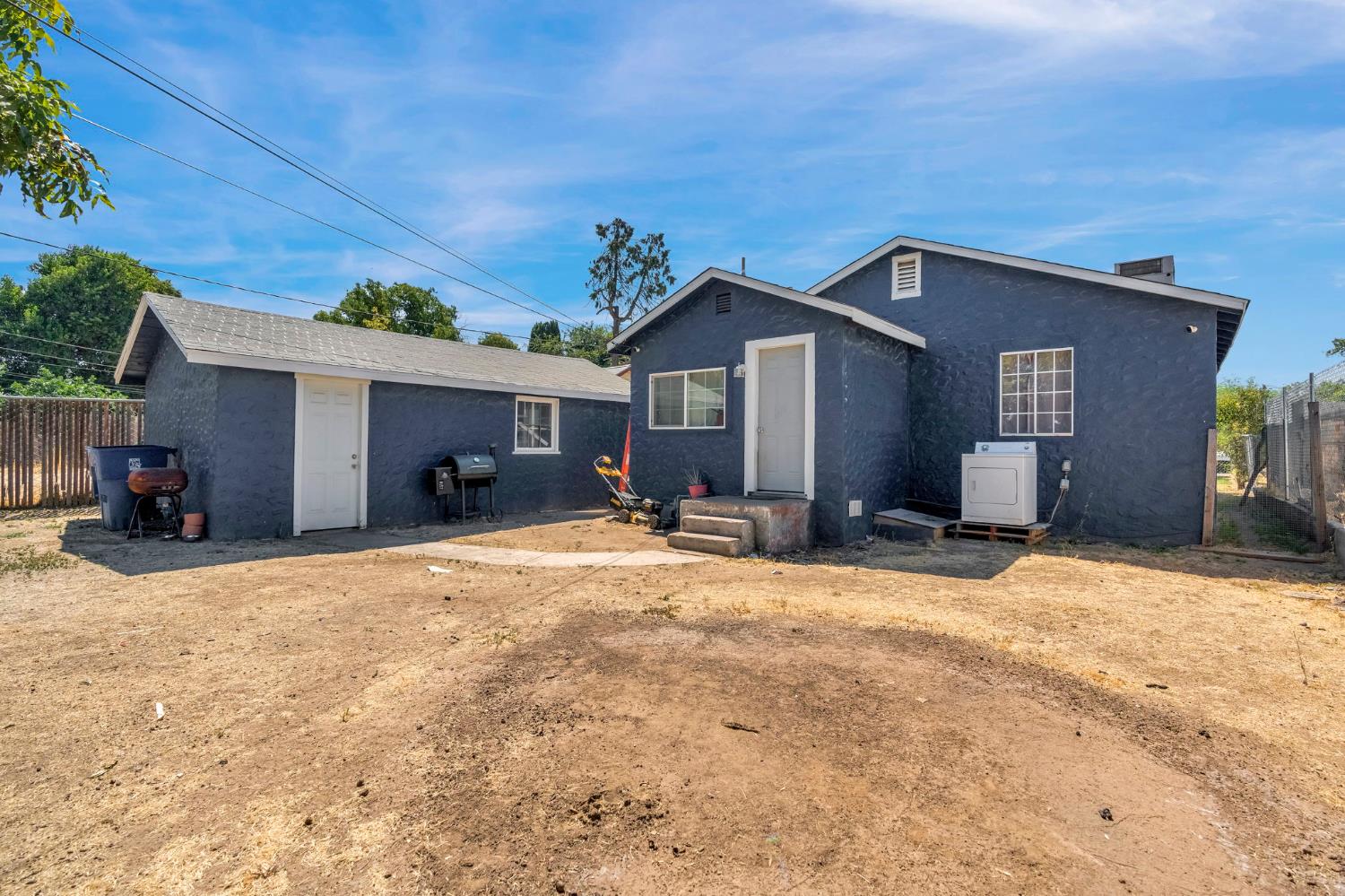 913 Garfield Ave, Madera, CA 93638