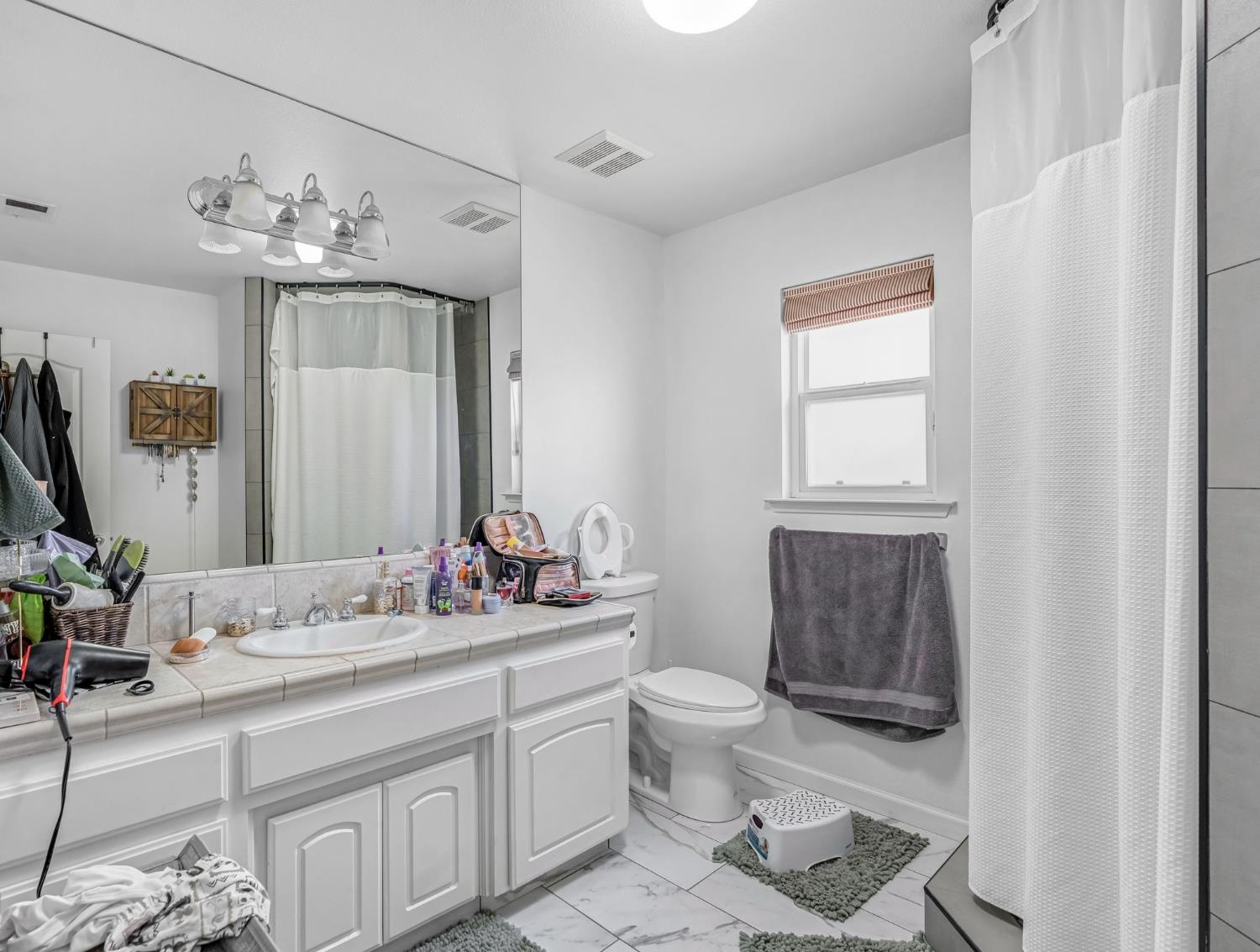 103 Countess Ln, Madera, CA 93637