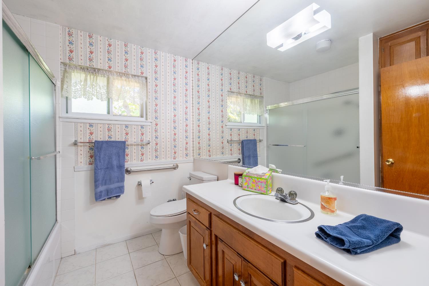 5511 N Colonial, Fresno, CA 93704