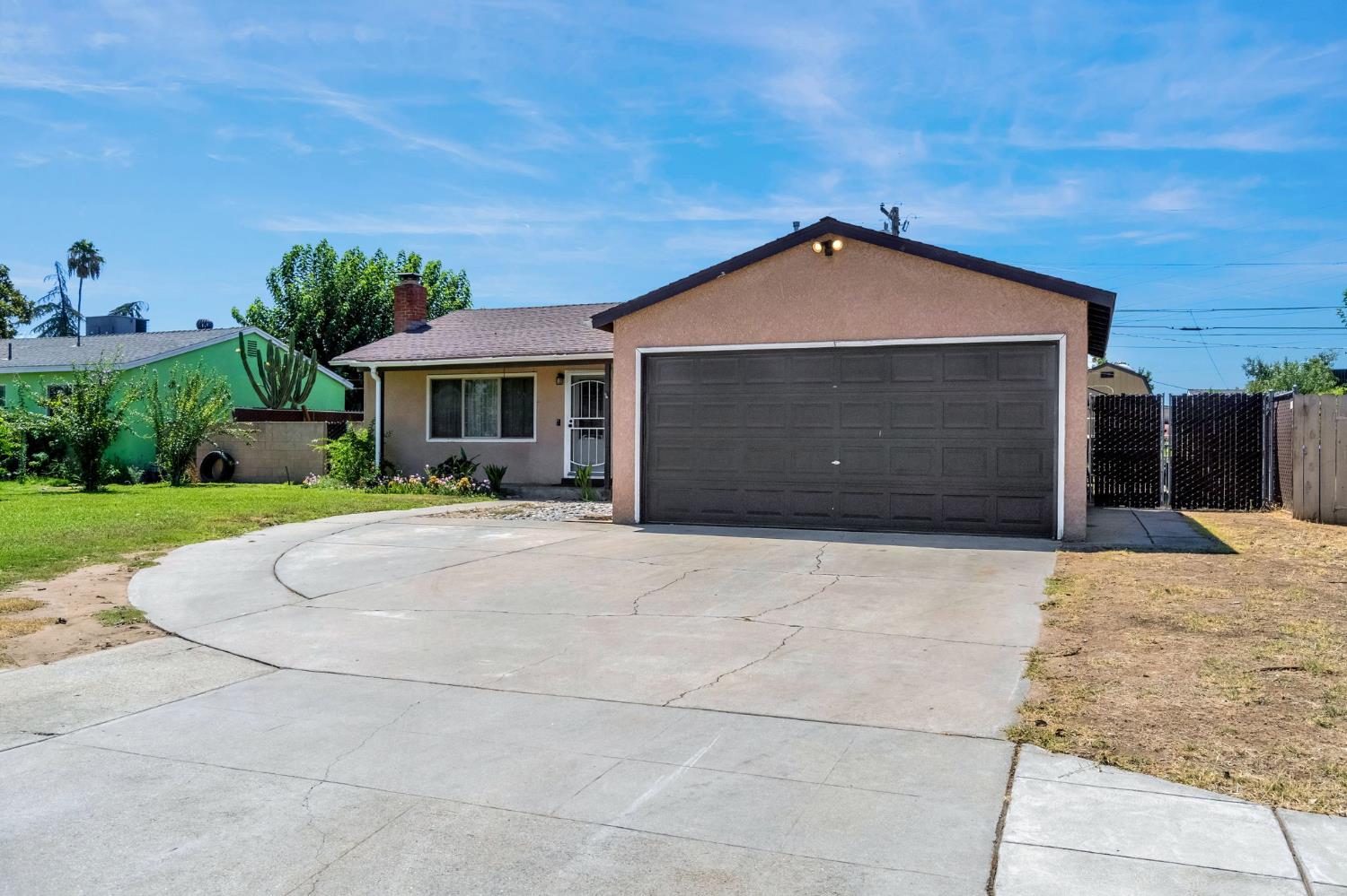 5064 E Hammond Ave, Fresno, CA 93727
