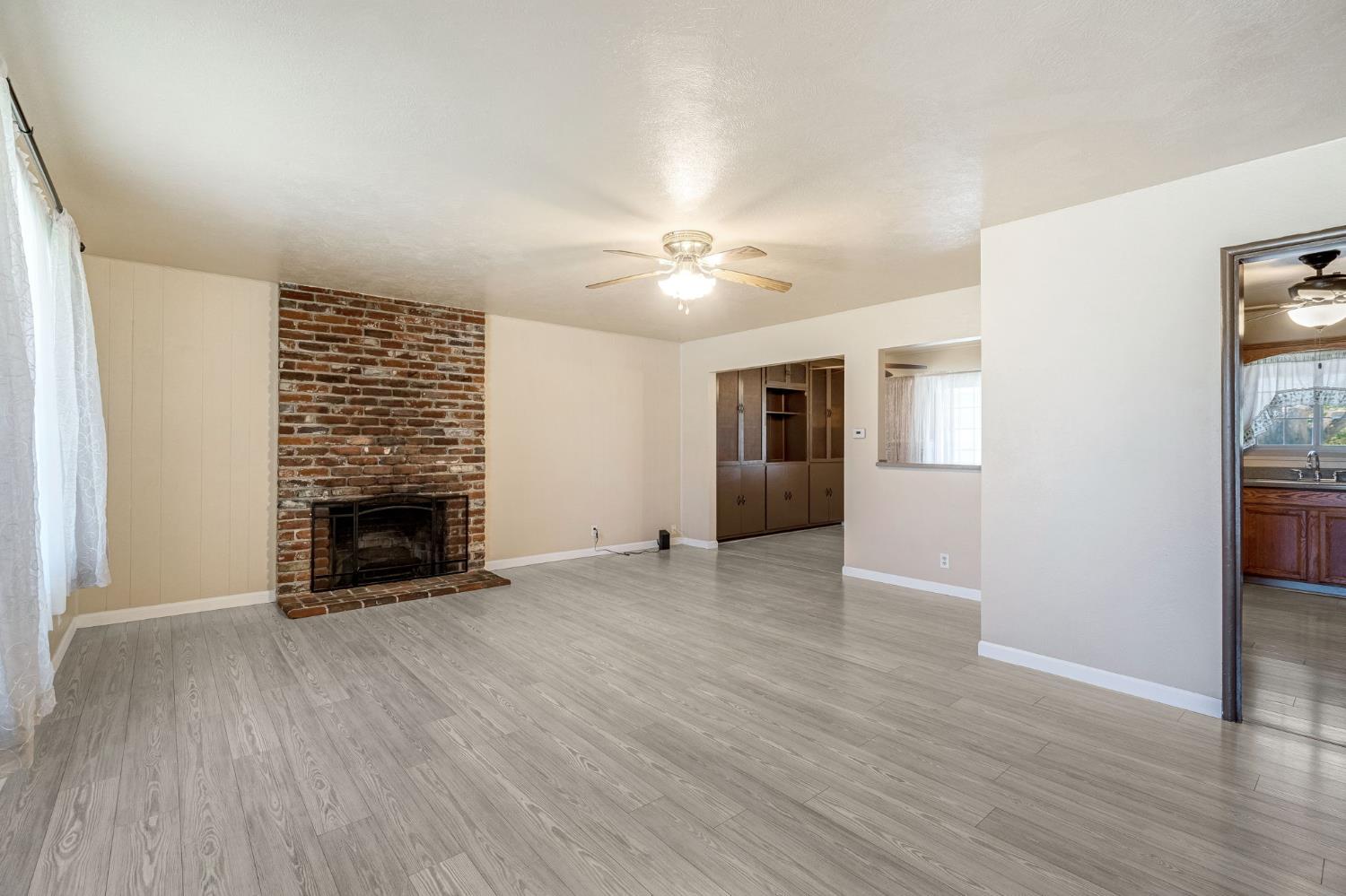 5064 E Hammond Ave, Fresno, CA 93727