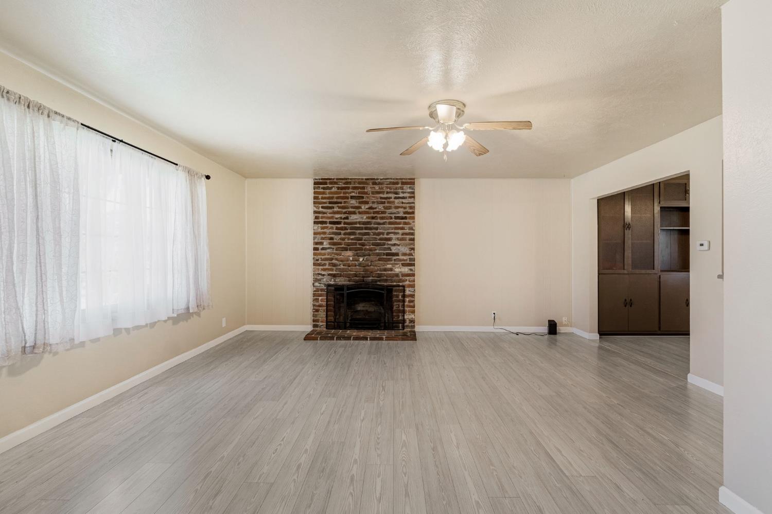 5064 E Hammond Ave, Fresno, CA 93727