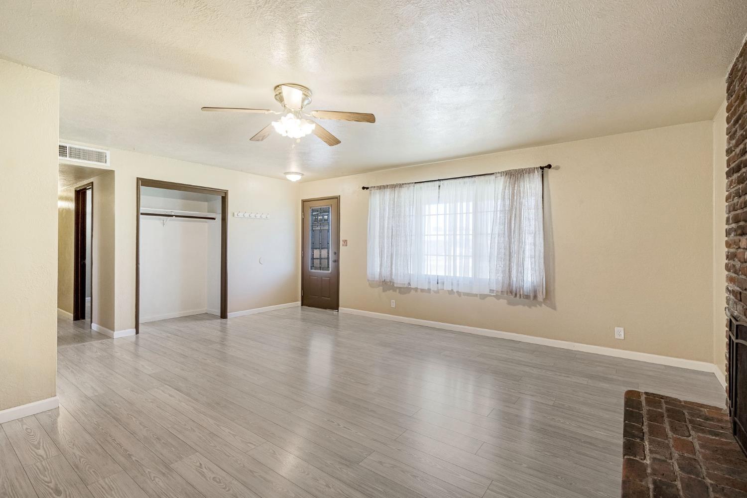 5064 E Hammond Ave, Fresno, CA 93727
