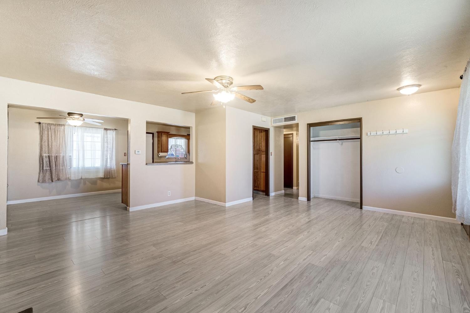 5064 E Hammond Ave, Fresno, CA 93727