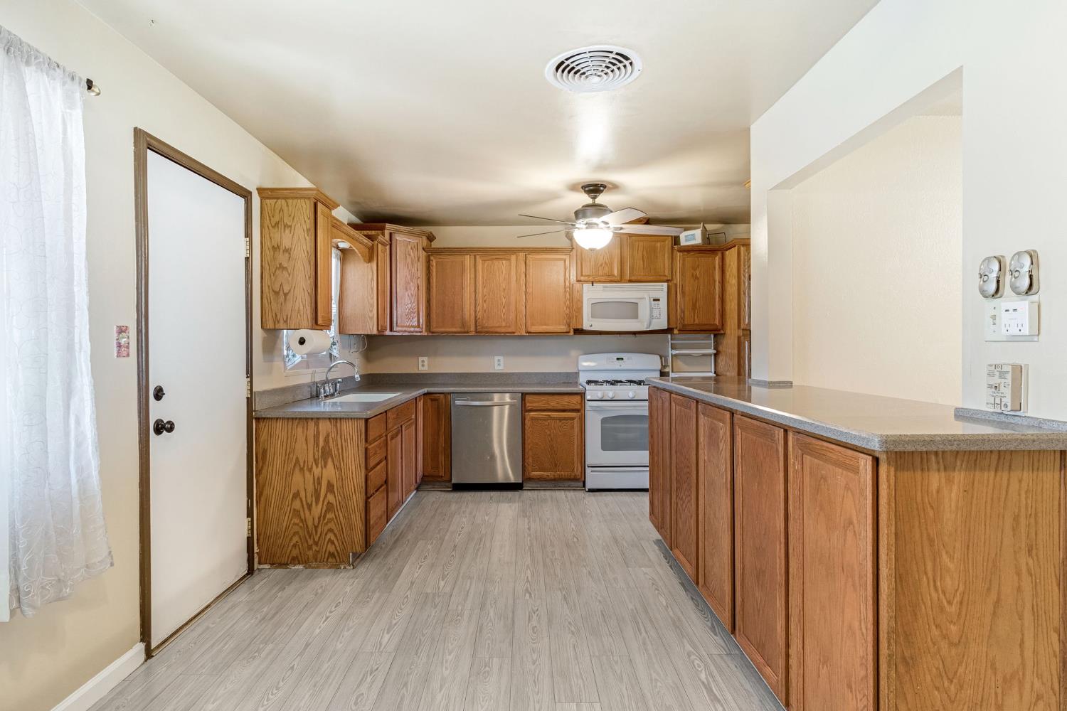 5064 E Hammond Ave, Fresno, CA 93727