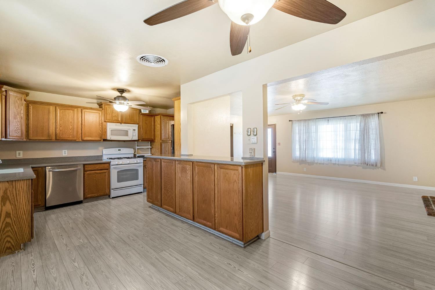 5064 E Hammond Ave, Fresno, CA 93727