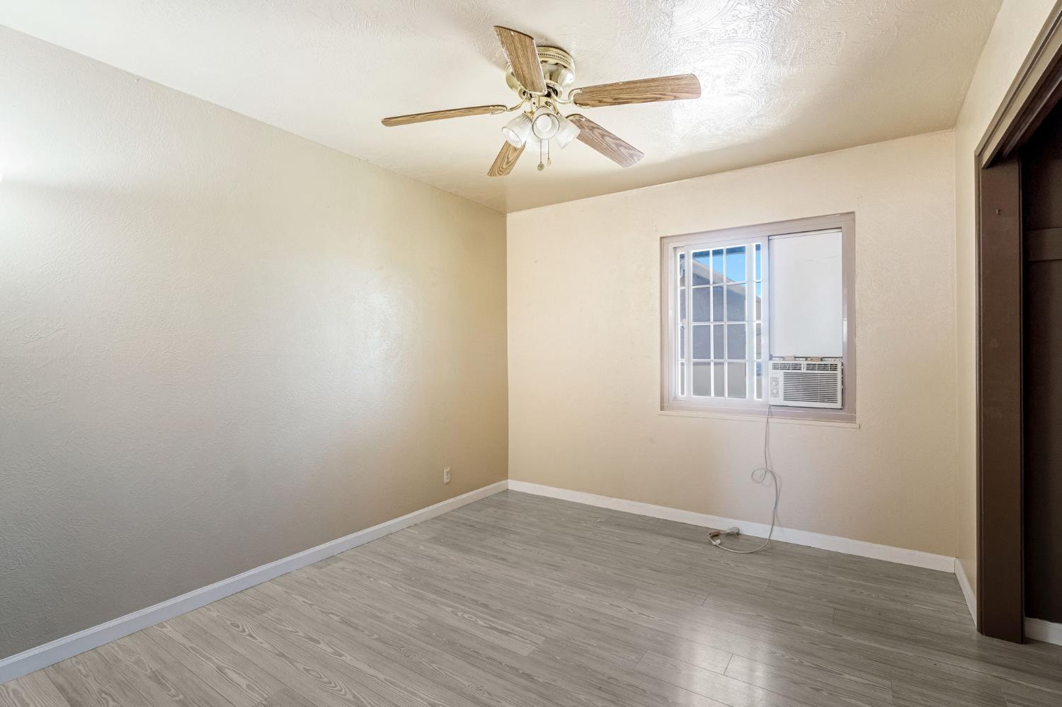 5064 E Hammond Ave, Fresno, CA 93727