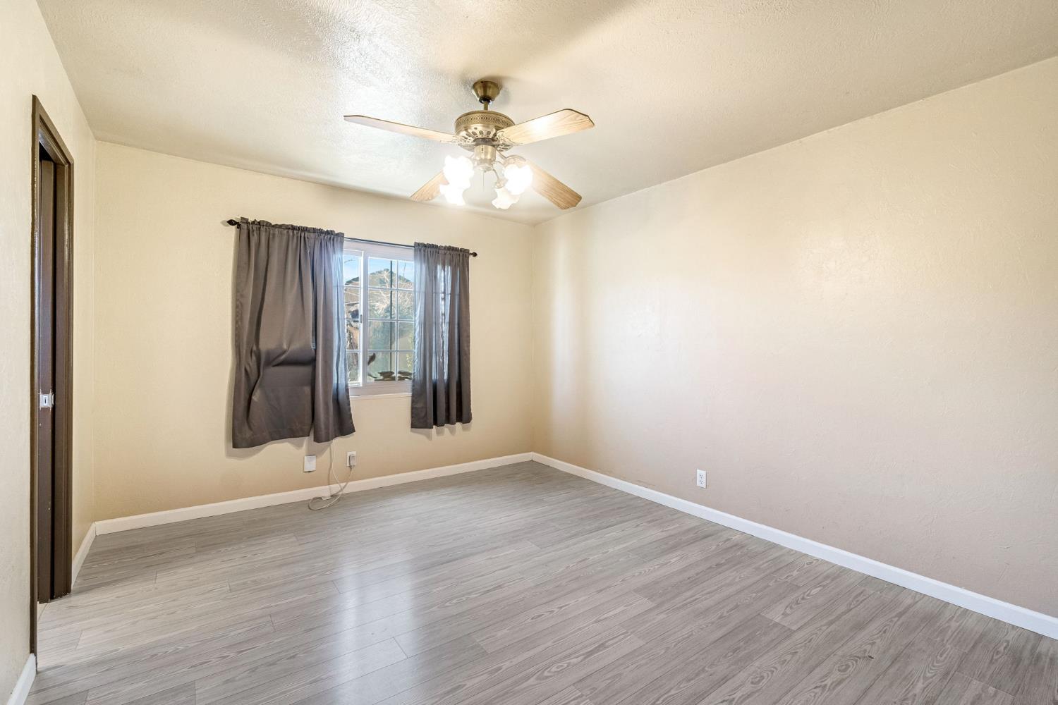 5064 E Hammond Ave, Fresno, CA 93727